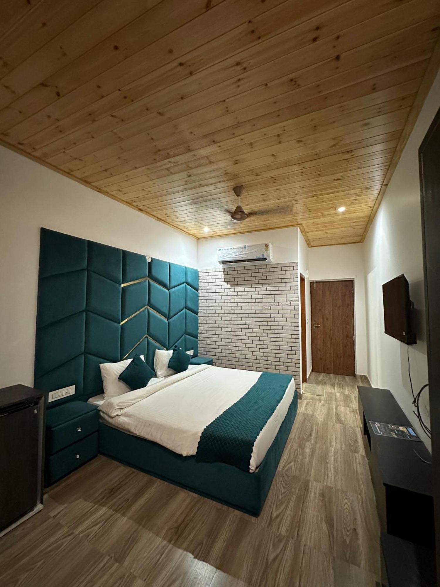 La Casca Experience Hotel Zirakpur Exterior photo