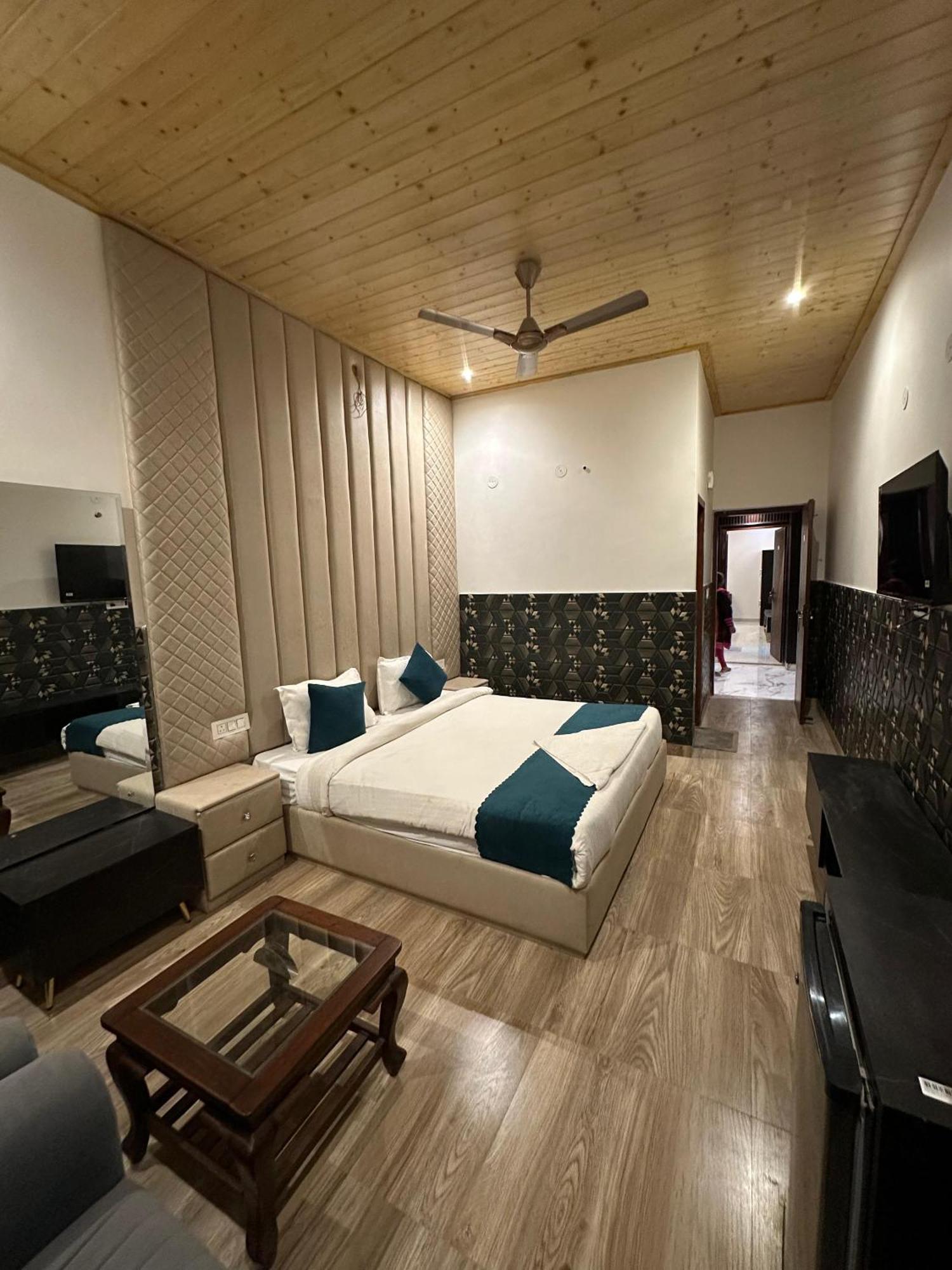 La Casca Experience Hotel Zirakpur Exterior photo